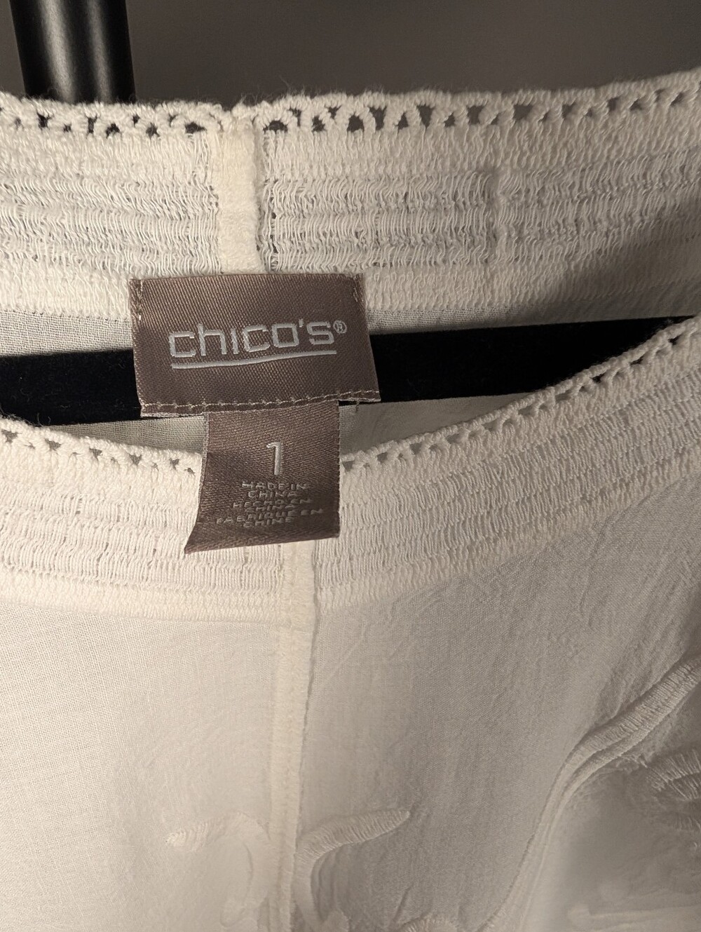 Chico's Ivory Embroidered Cotton Boho Crochet Lace Top Size 1 A-229 - Picture 5 of 10